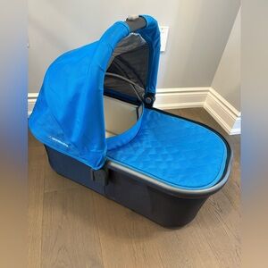 Uppababy turquoise blue baby bassinet EUC retail $450